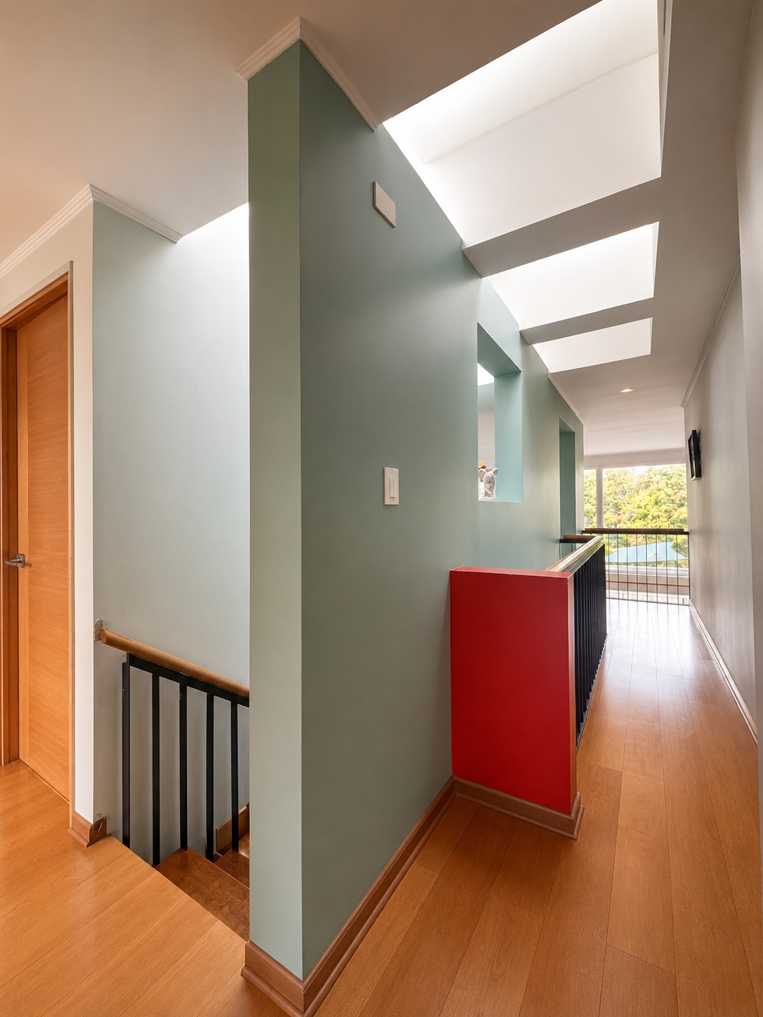 Ampliación y remodelación de vivienda en el sector oriente de Santiago. Segundo piso con espacios integrados.