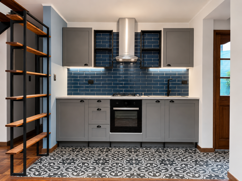 Cocina integrada remodelada en casa Las Condes