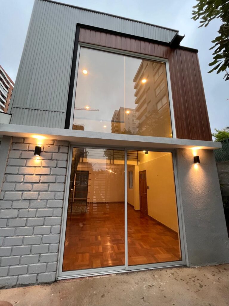 Casa ampliada y remodelada en la comuna de Las Condes